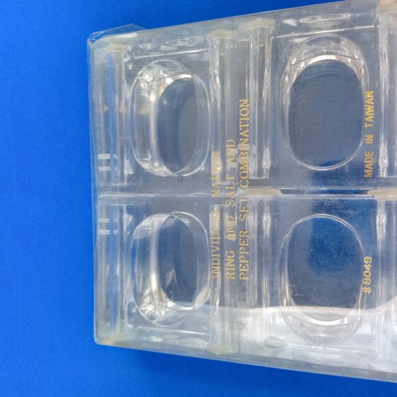 Set of 4 vintage clear plastic napkin holders salt & pepper combo in box unused - Picture 8 of 9